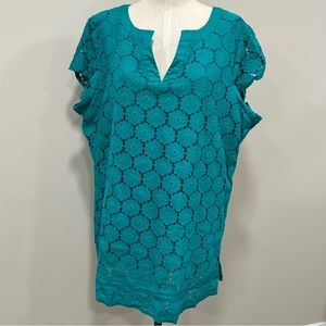 ISAAC MIZRAHI Live Lace Overlay Green Tunic Length Split Neck Top Size 1X
